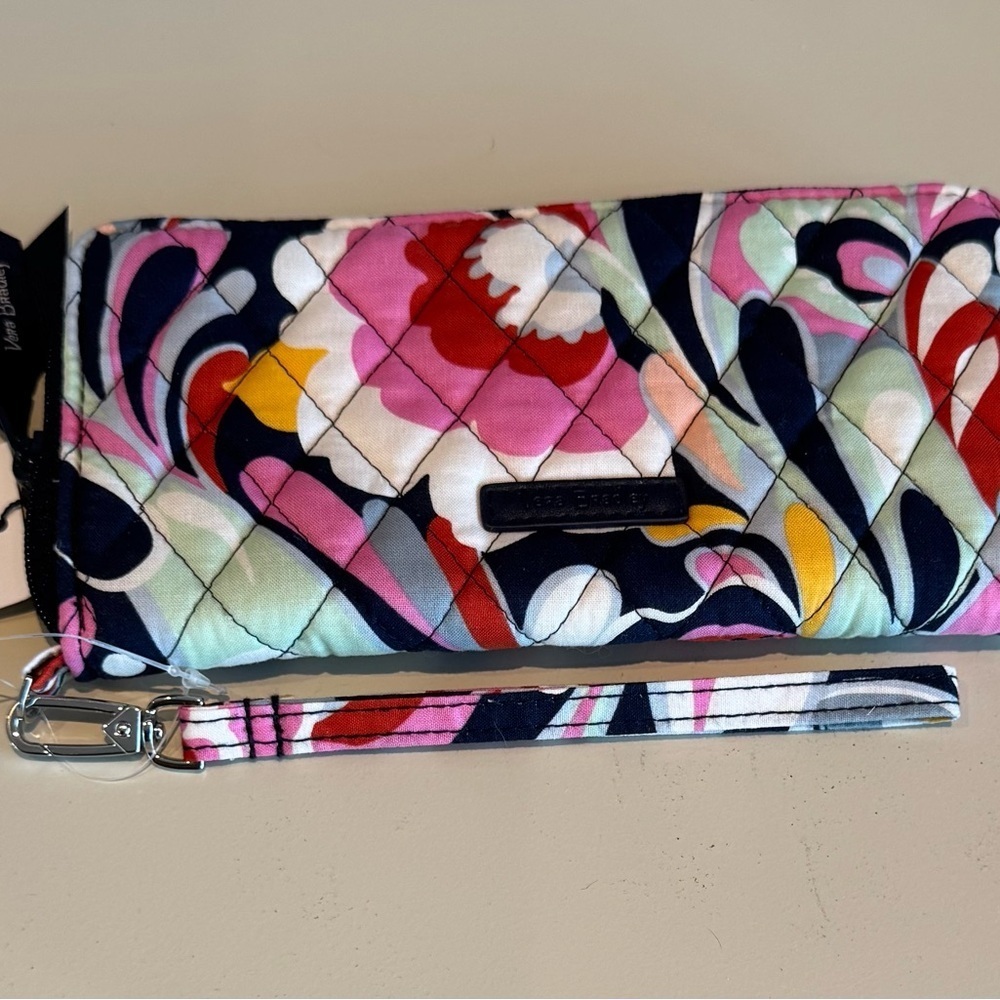Vera Bradley NWT Quilted Cotton Tech Wristlet Paisley Multicolor Floral Wallet